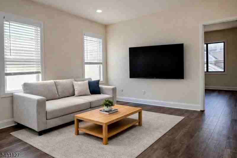 684 Passaic Ave - Photo 6 of 12