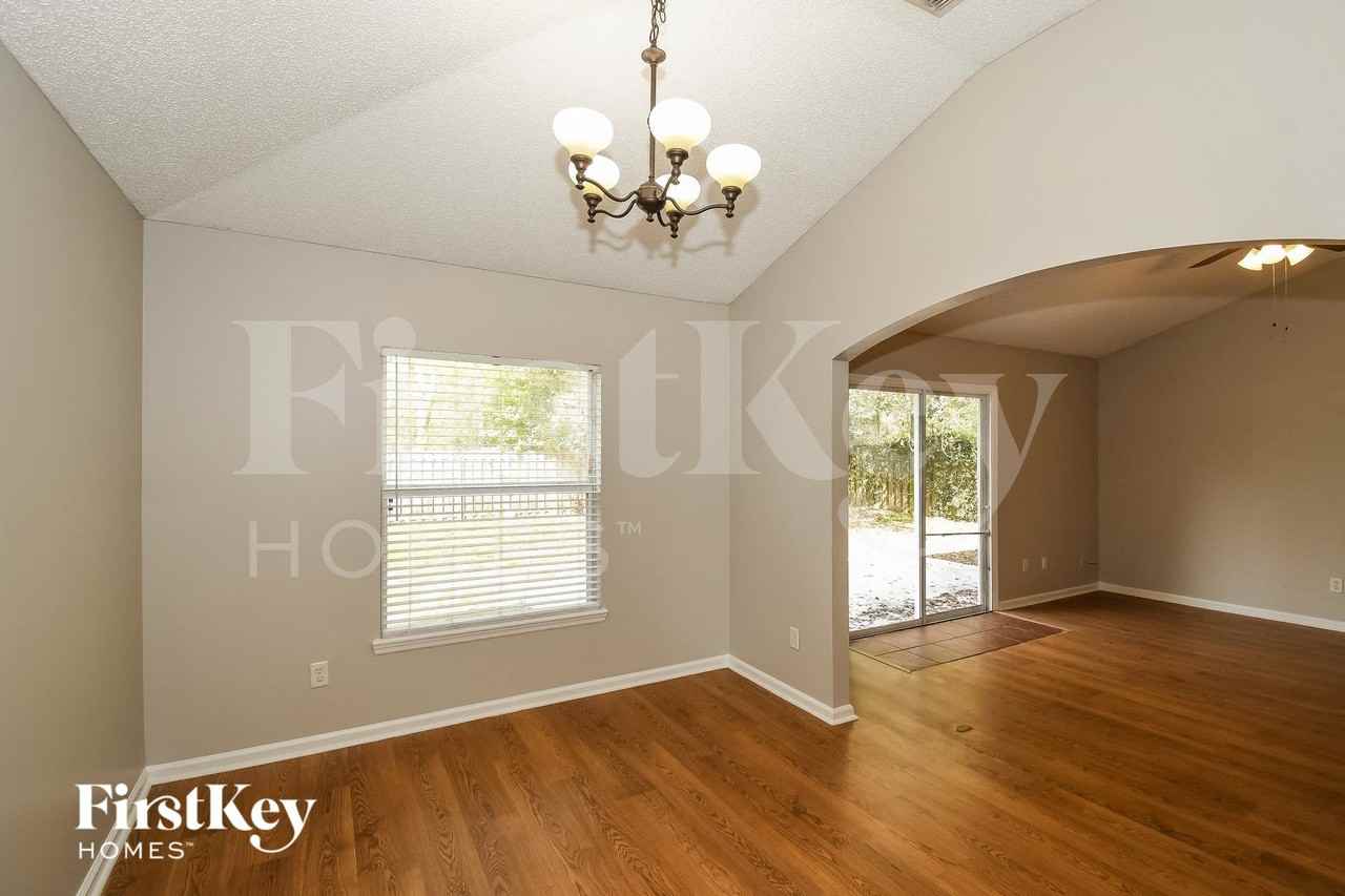 729 Mackenzie Cir - Photo 5 of 15