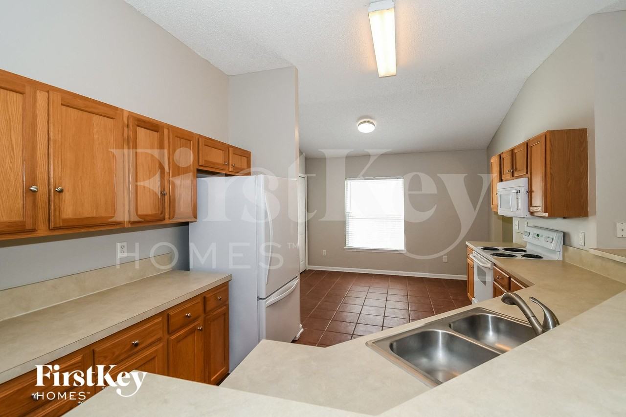 729 Mackenzie Cir - Photo 6 of 15