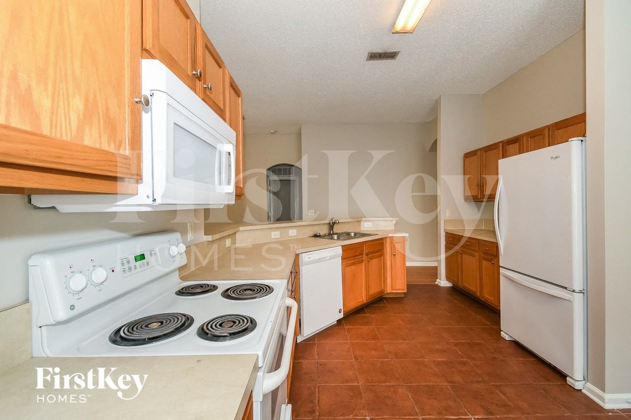 729 Mackenzie Cir - Photo 7 of 15