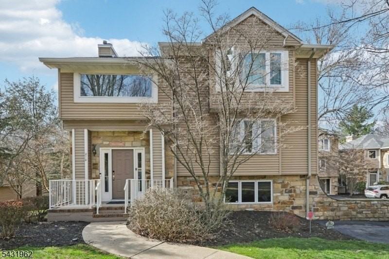 210 Clarken Dr - Photo 6 of 47