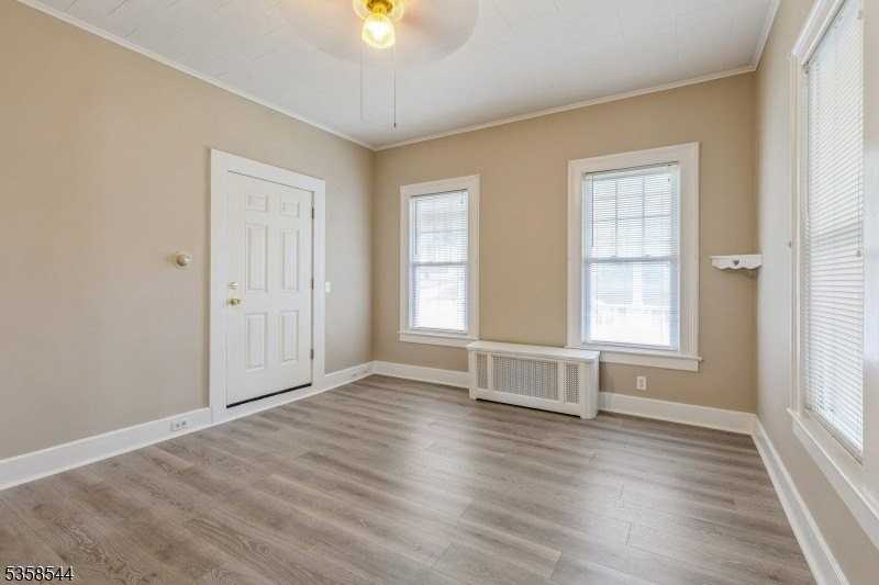 35 Montrose Ave - Photo 4 of 18
