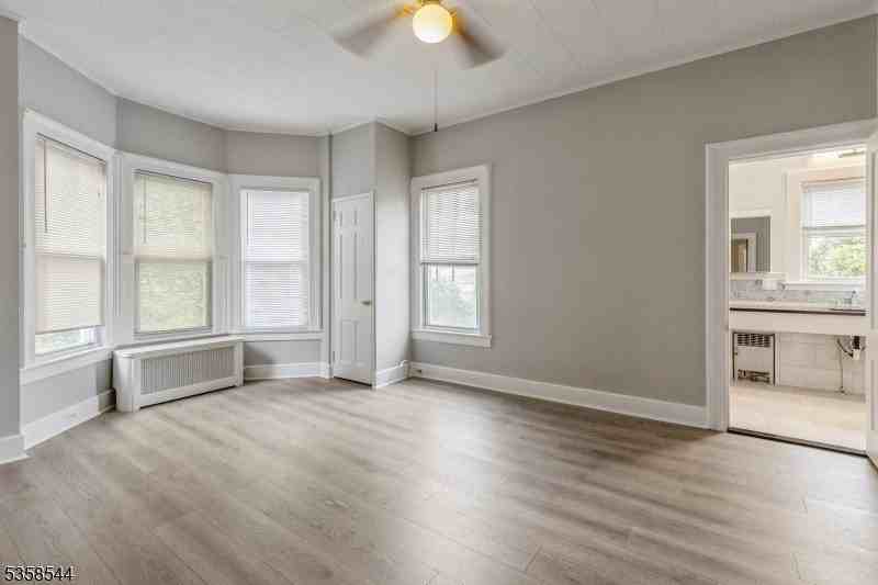 35 Montrose Ave - Photo 5 of 18