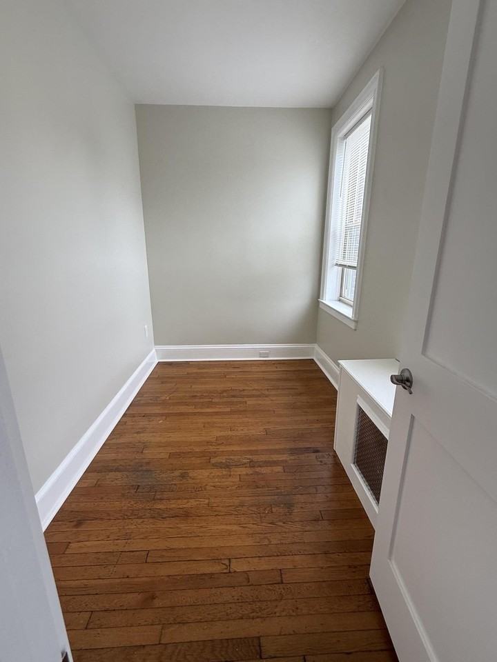 710 11th St - Photo 4 of 9