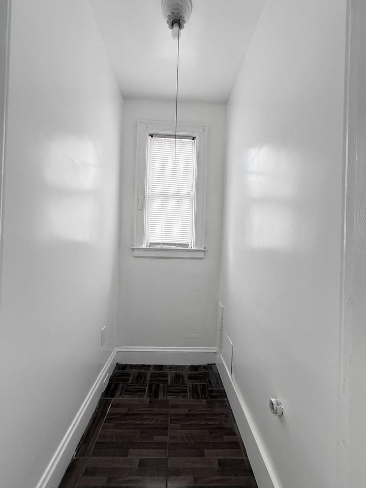 710 11th St - Photo 5 of 9