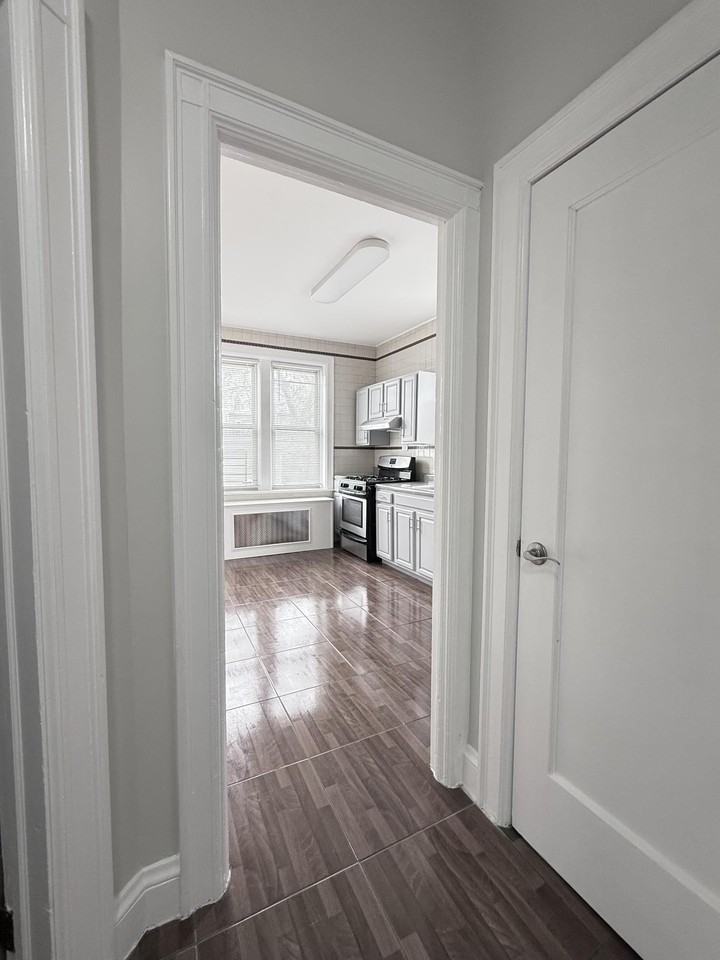 710 11th St - Photo 6 of 9