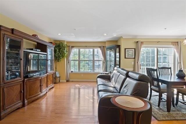 8 Maritime Way - Photo 2 of 22