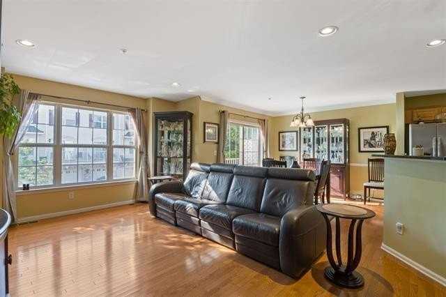 8 Maritime Way - Photo 3 of 22