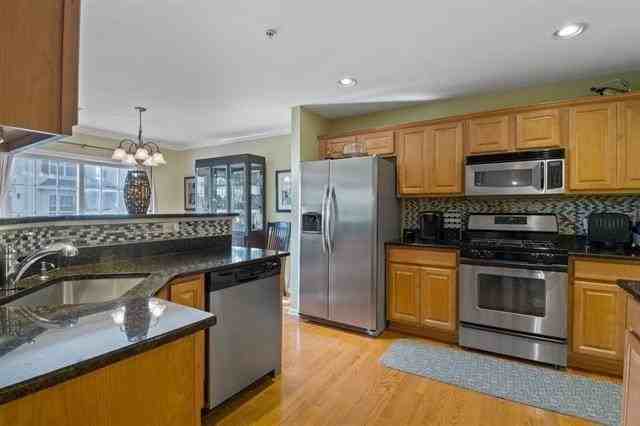 8 Maritime Way - Photo 4 of 22