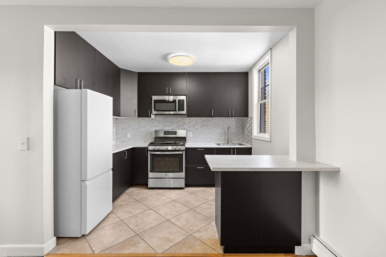 320 67th St #2 - Photo 4 of 17