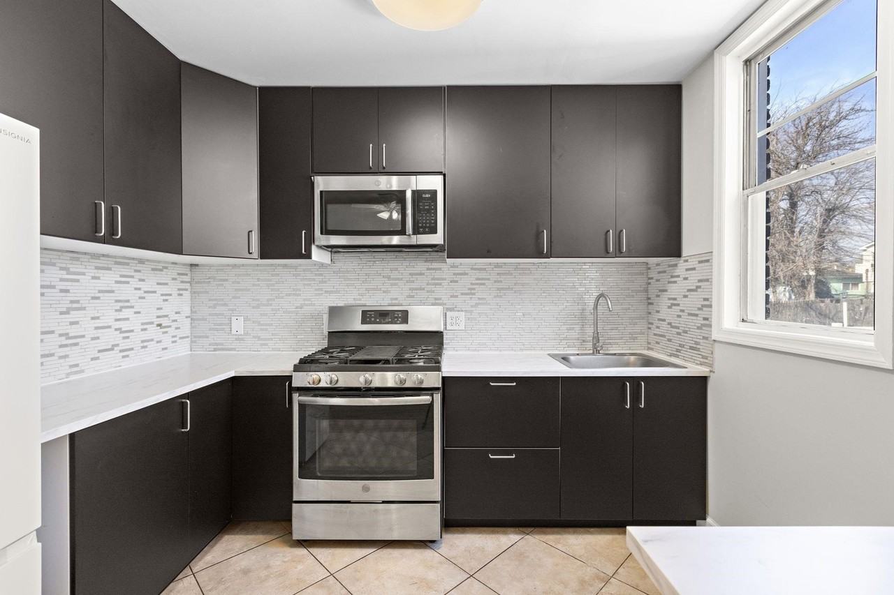 320 67th St #2 - Photo 5 of 17