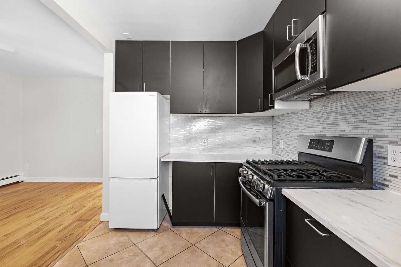 320 67th St #2 - Photo 6 of 17