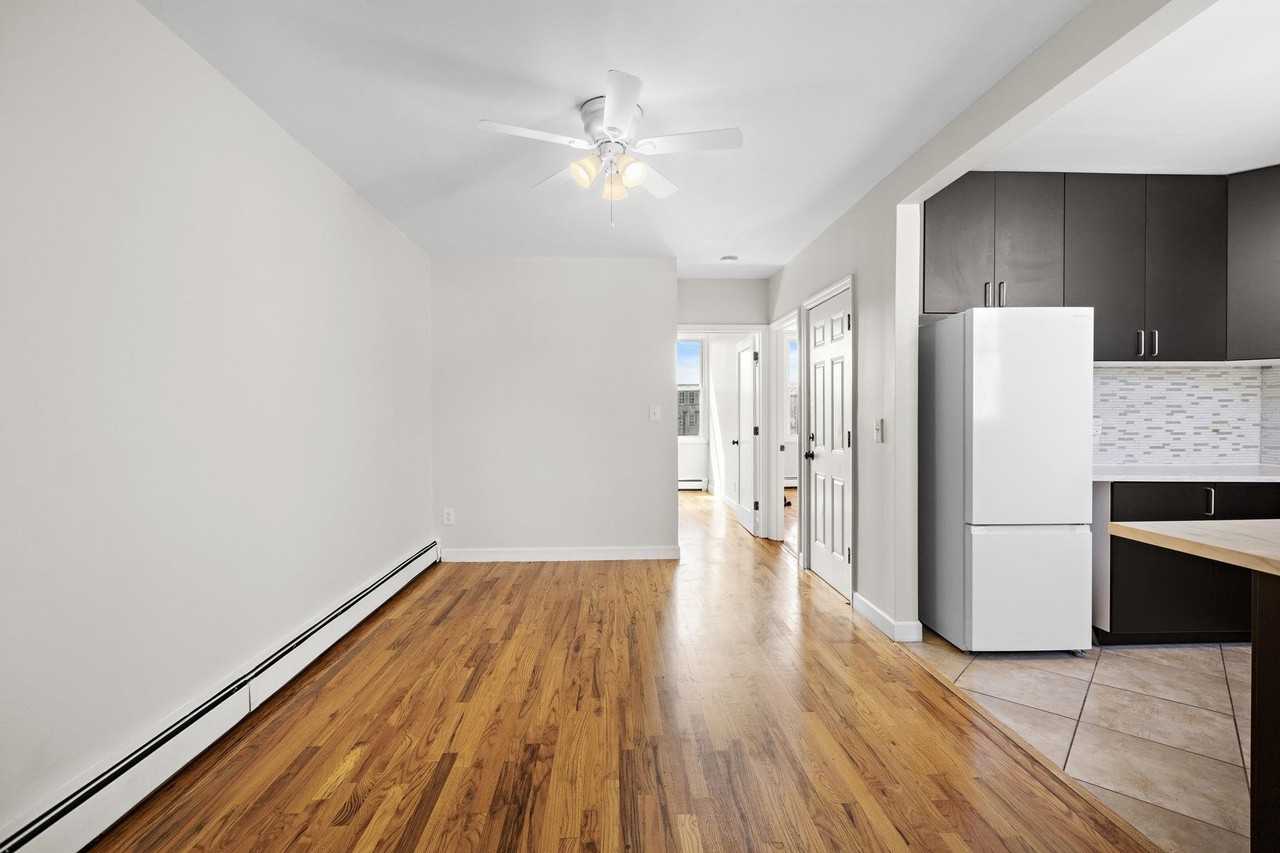 320 67th St #2 - Photo 7 of 17