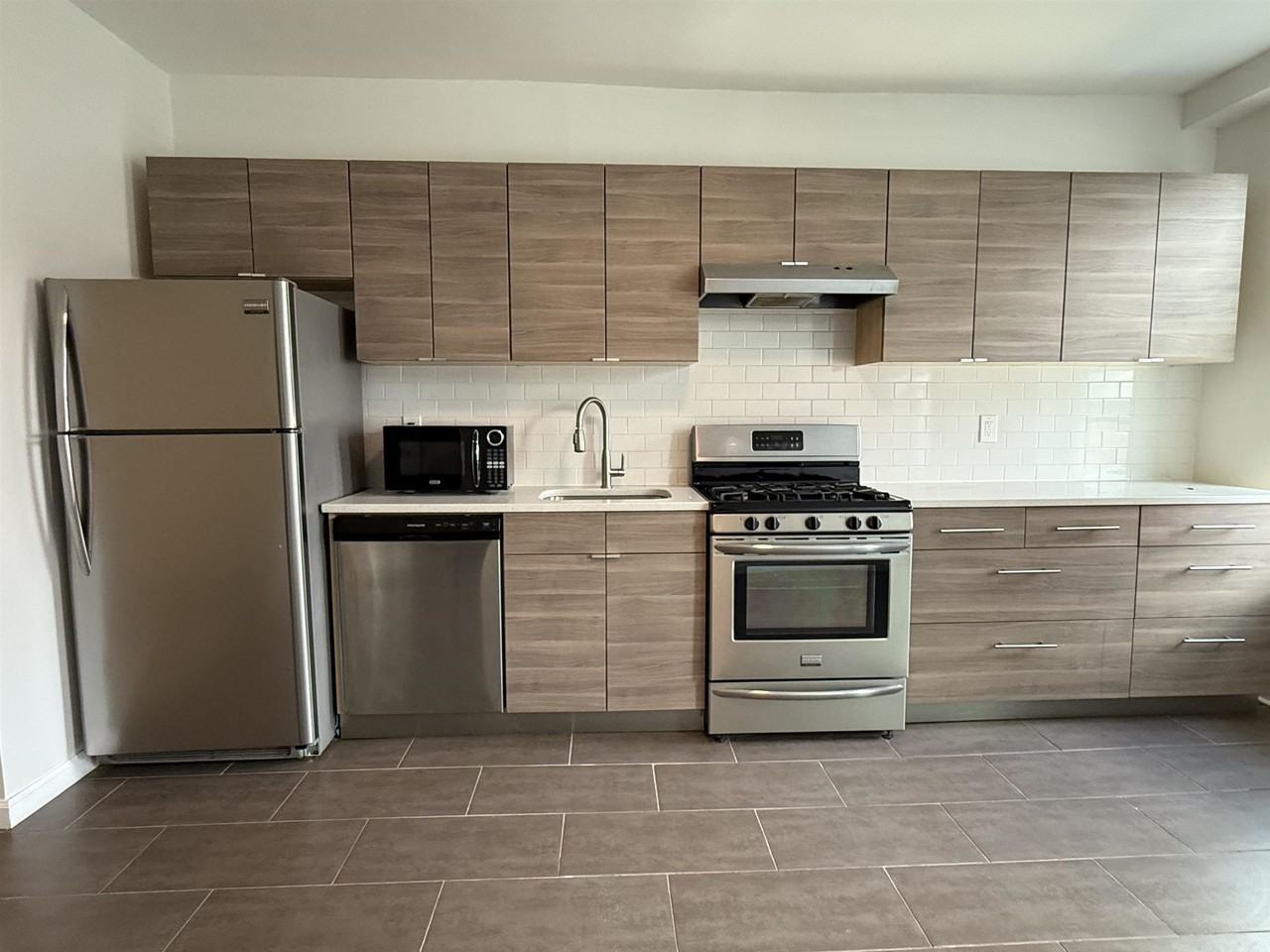 13 Cambridge Ave - Photo 4 of 17