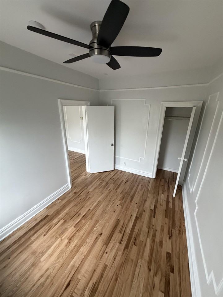 72 Jefferson Ave #2R - Photo 4 of 11