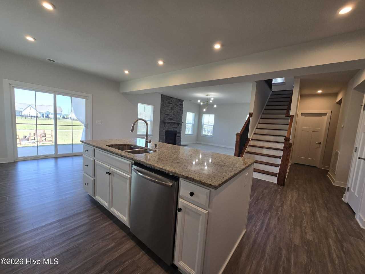 230 Green Lake Rd - Photo 4 of 18