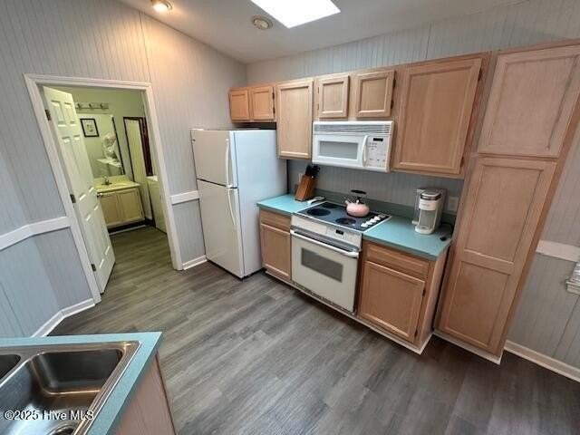228 Kings Trl #A - Photo 4 of 11