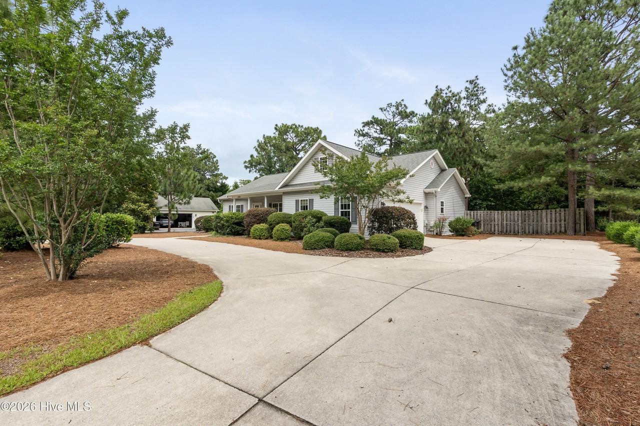 1350 Monticello Dr - Photo 3 of 26