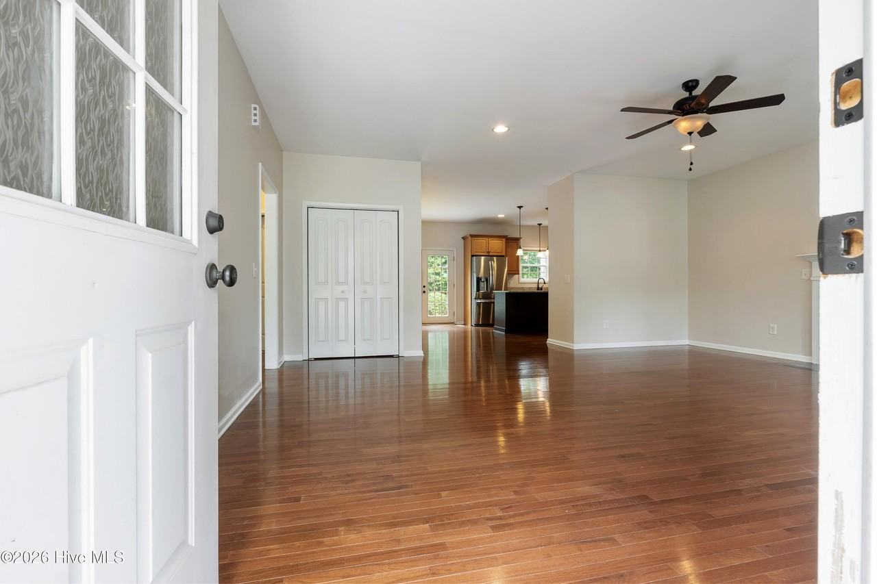 1350 Monticello Dr - Photo 5 of 26