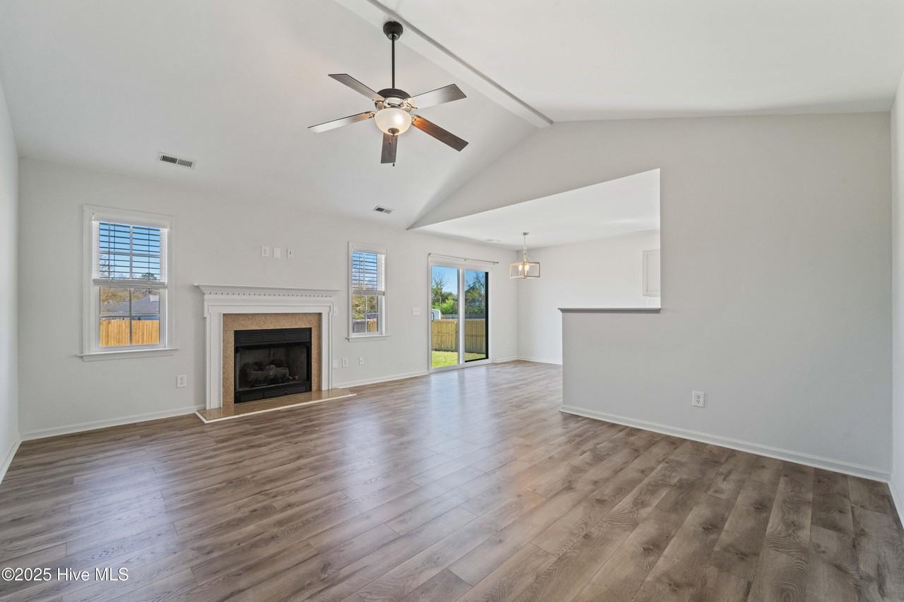 104 Silver Queen Ln - Photo 3 of 18