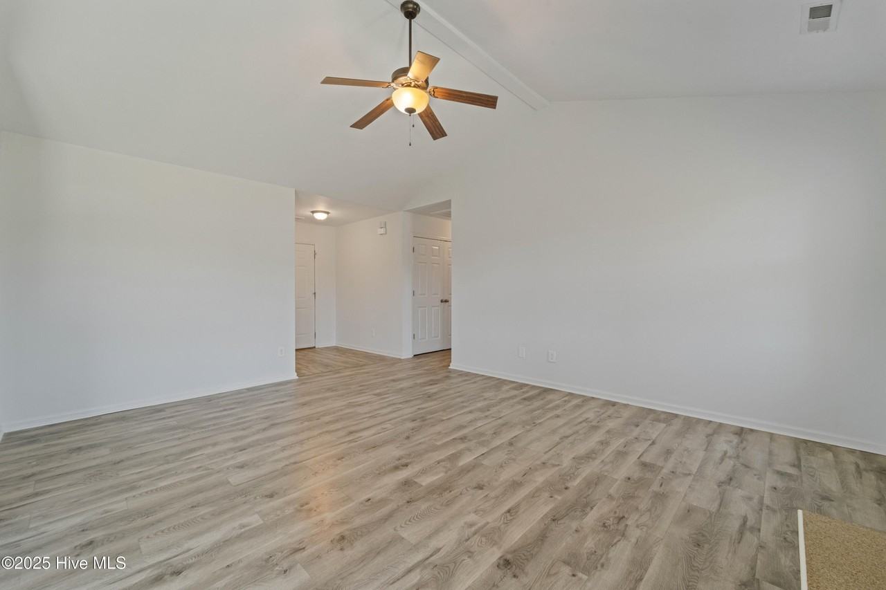 104 Silver Queen Ln - Photo 4 of 18