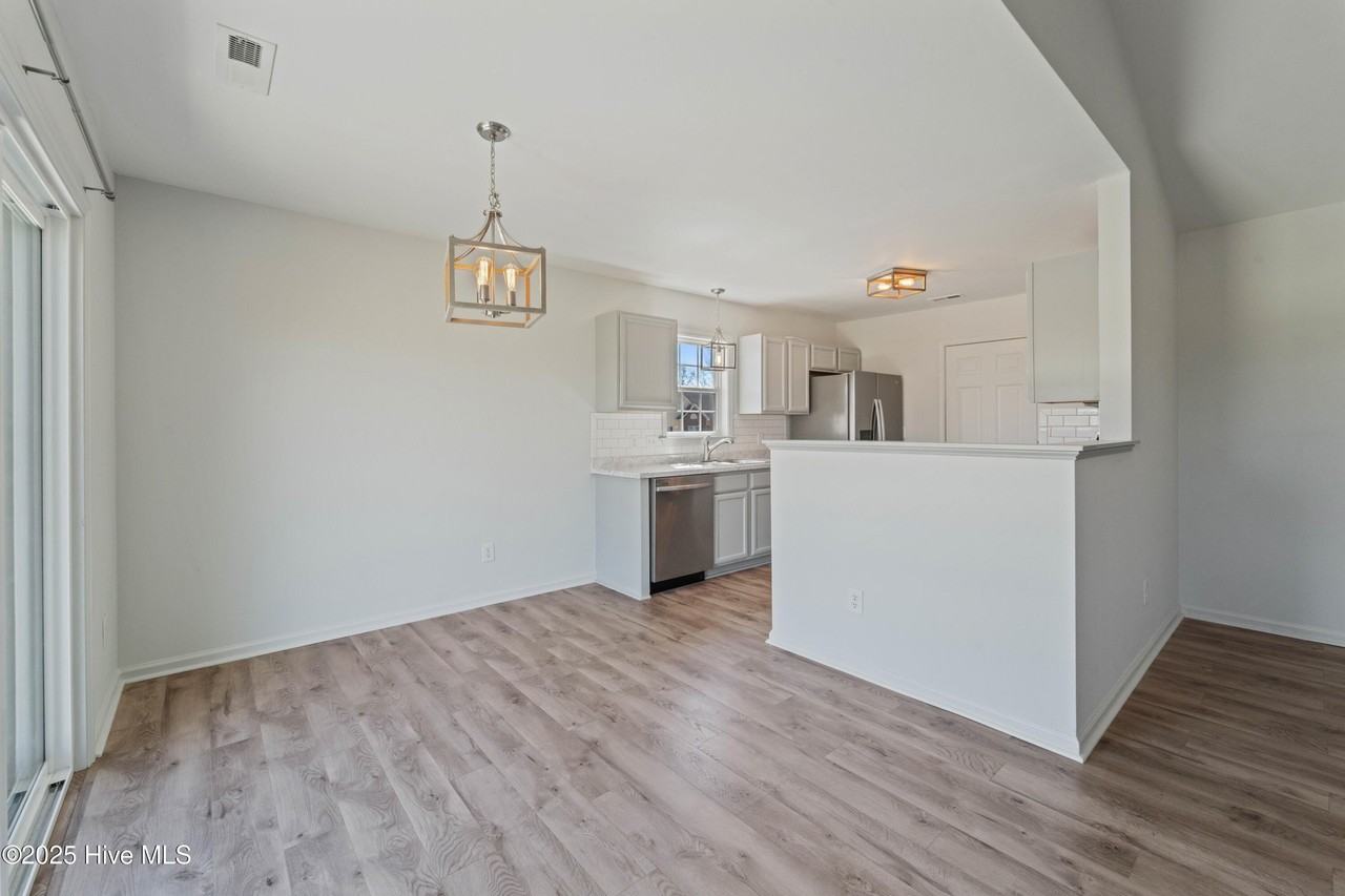 104 Silver Queen Ln - Photo 5 of 18