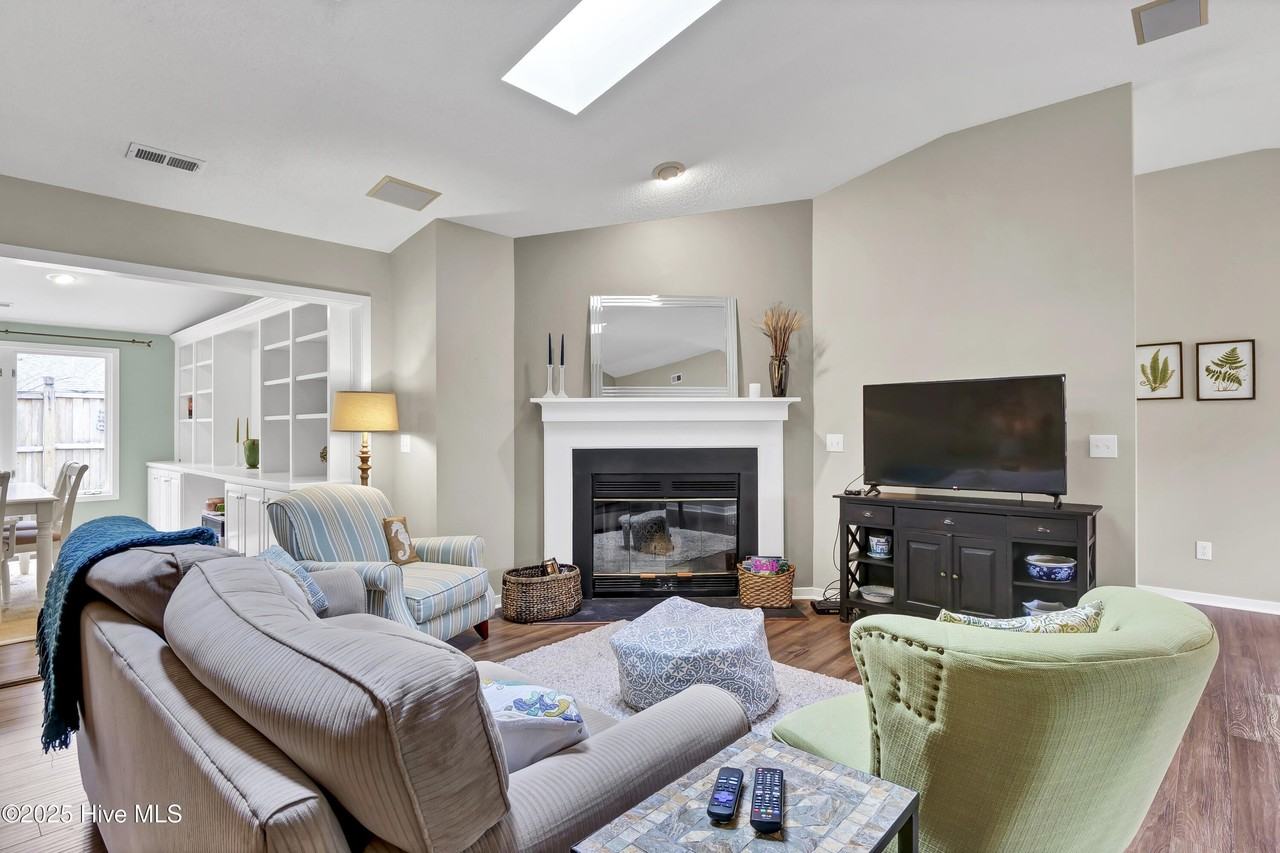7204 Lounsberry Ct - Photo 3 of 32