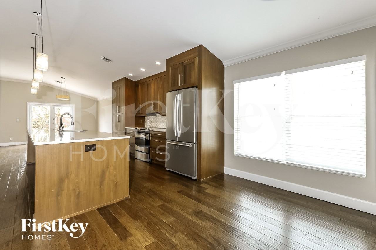 6484 Robinson St - Photo 6 of 16