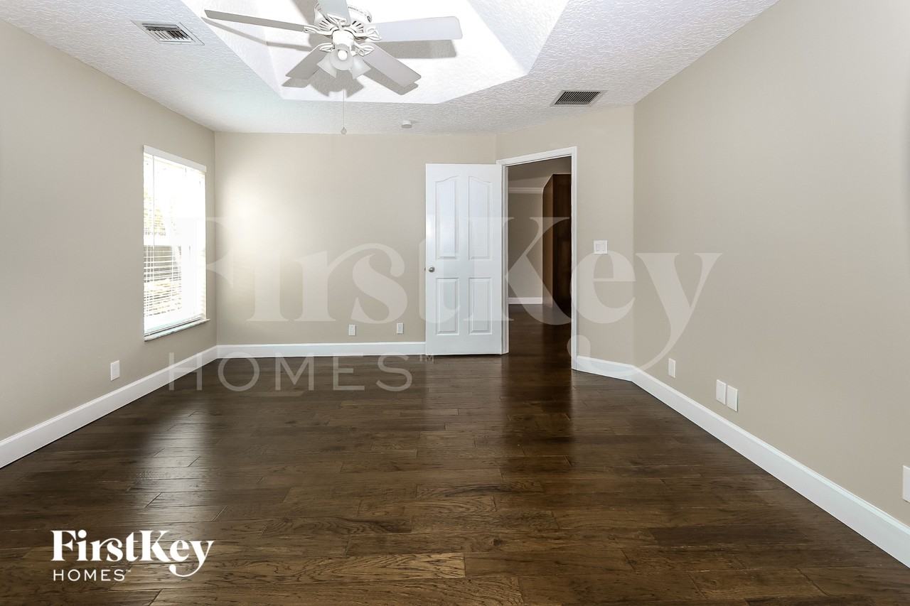 6484 Robinson St - Photo 7 of 16