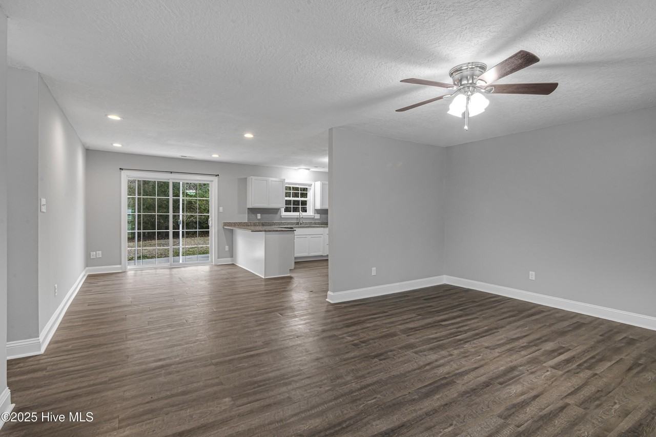 236 White Oak Blvd - Photo 3 of 22