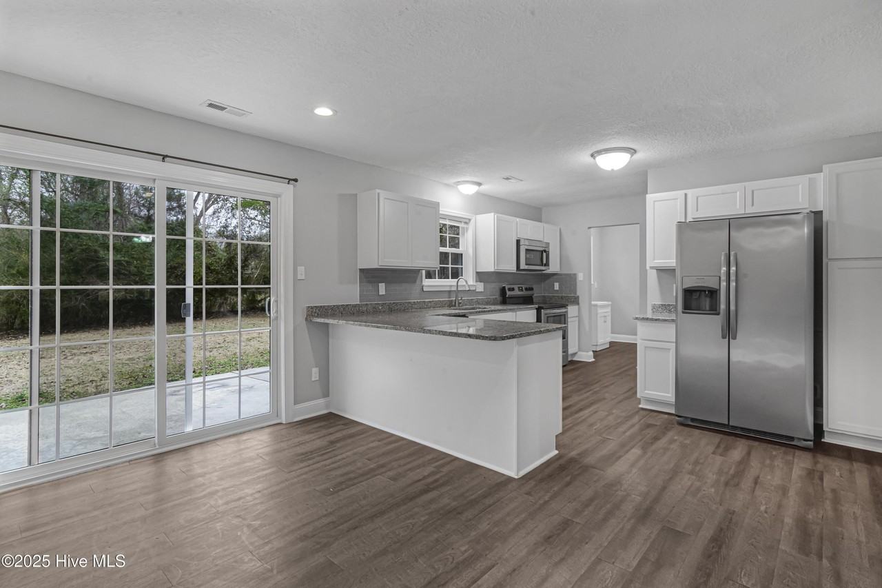 236 White Oak Blvd - Photo 4 of 22