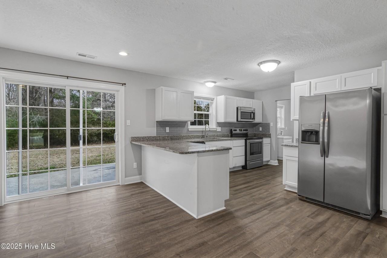 236 White Oak Blvd - Photo 5 of 22