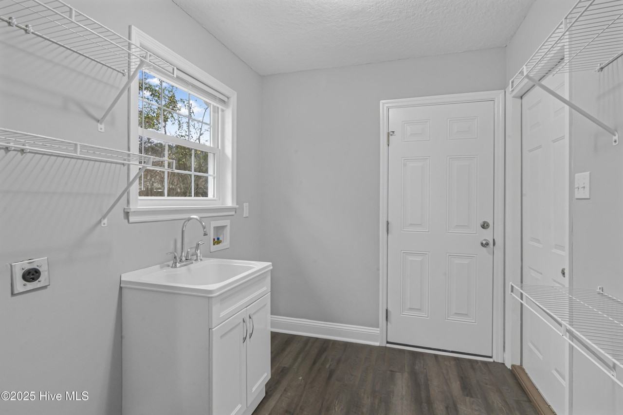 236 White Oak Blvd - Photo 7 of 22