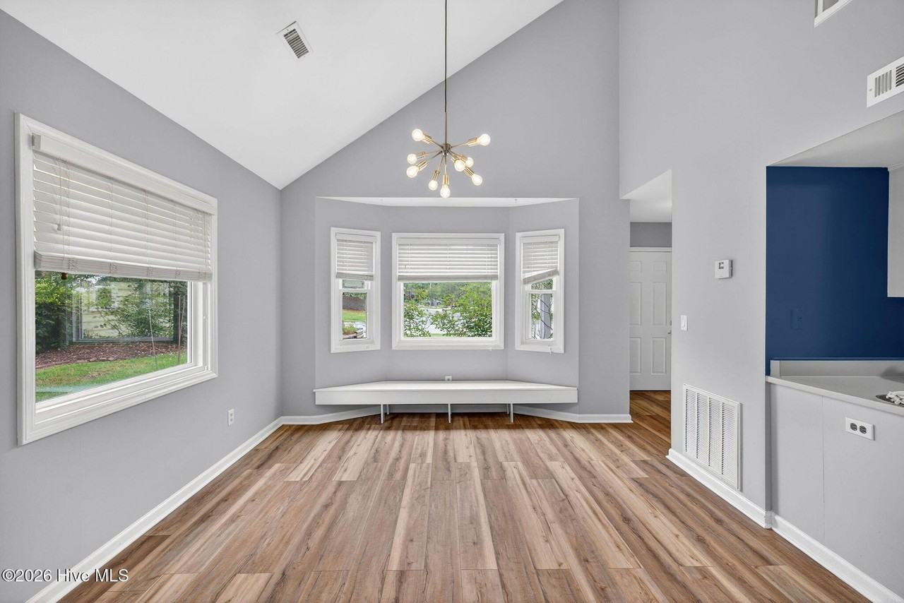 201 Kilarny Rd W - Photo 7 of 38