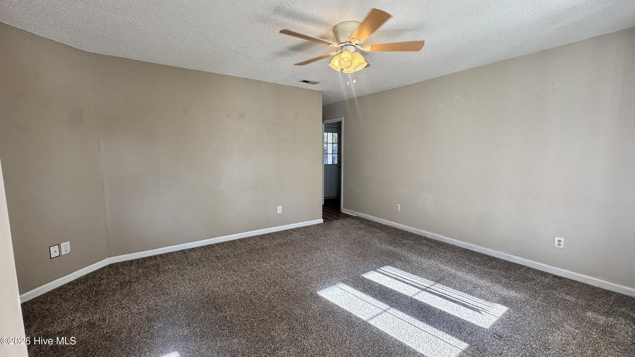 228 Natalie Ln - Photo 3 of 22