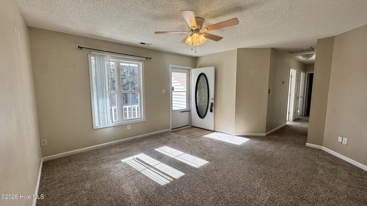 228 Natalie Ln - Photo 4 of 22