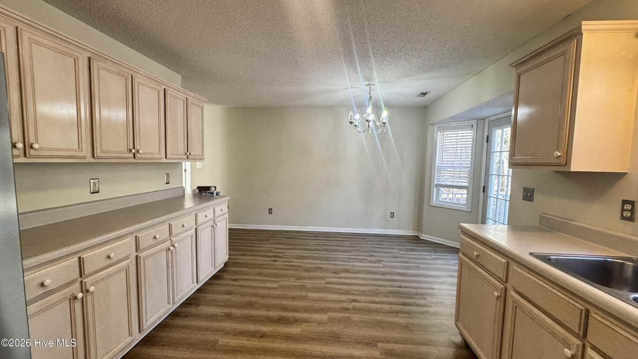 228 Natalie Ln - Photo 5 of 22