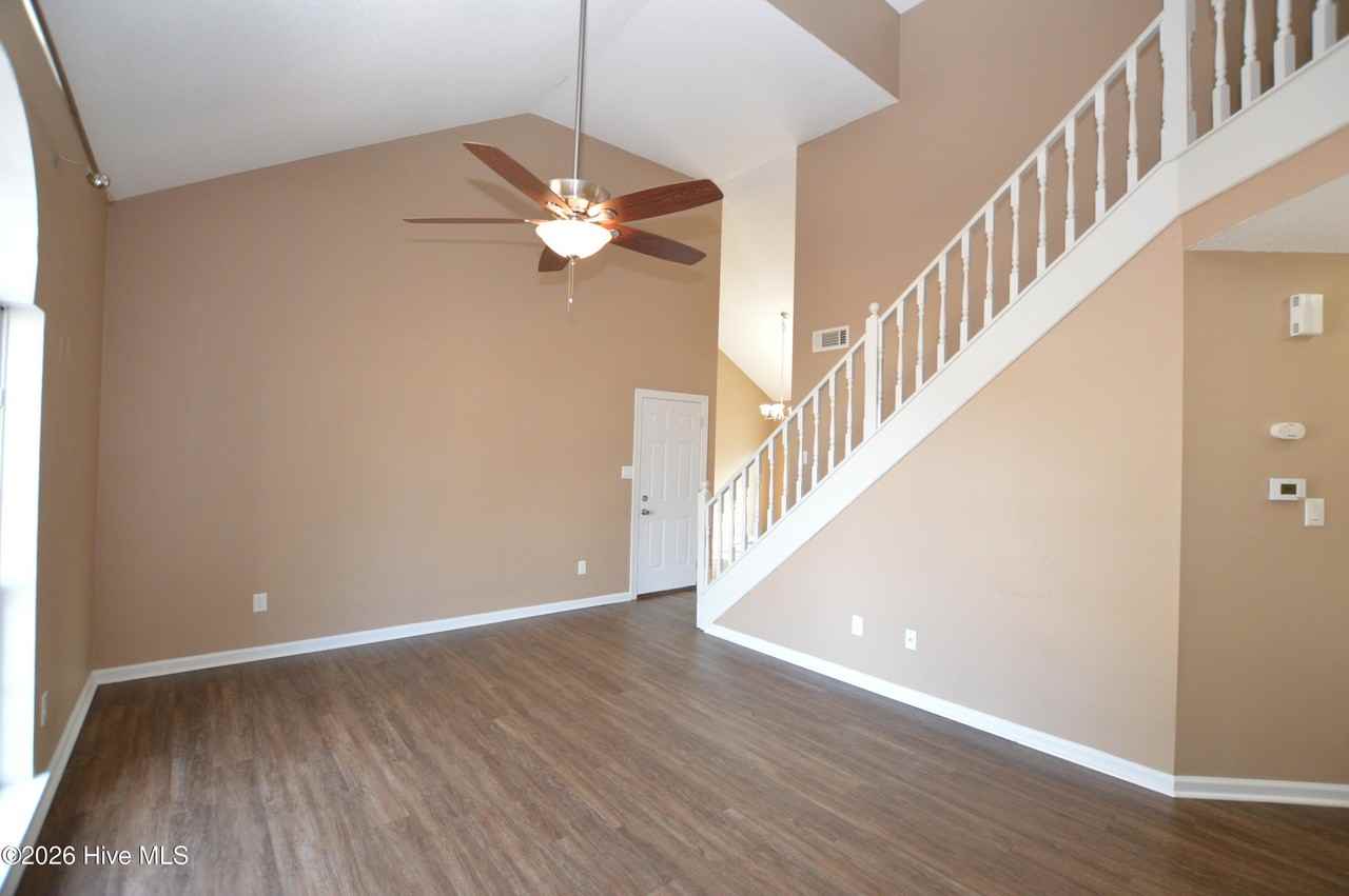 107 Honey Tree Ct - Photo 2 of 24