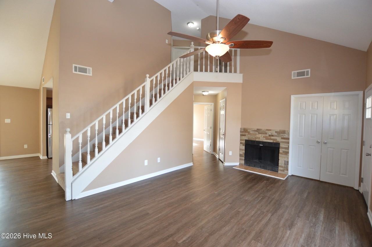 107 Honey Tree Ct - Photo 3 of 24