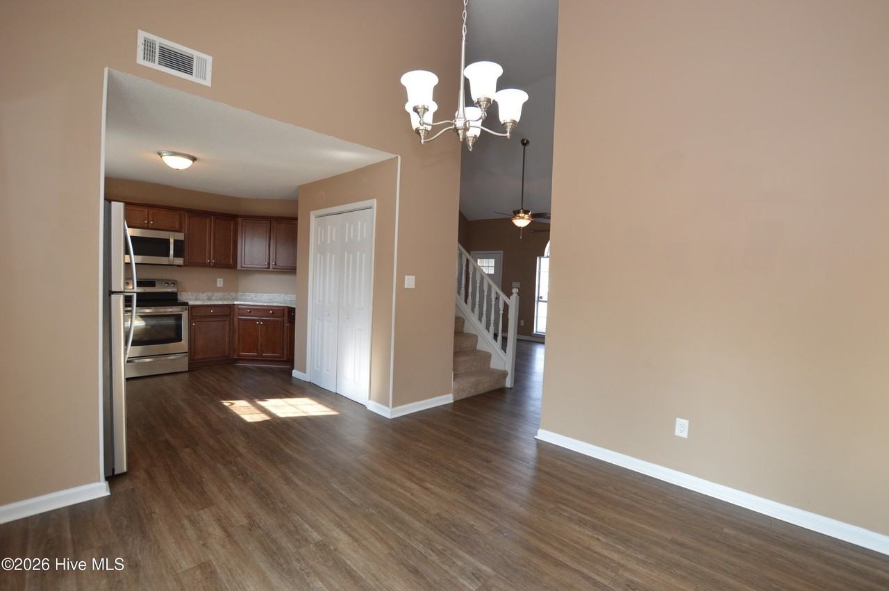107 Honey Tree Ct - Photo 5 of 24