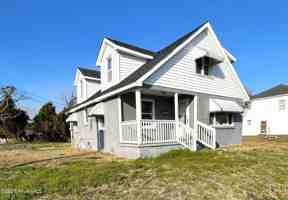 featured image of 1212 Fisher St