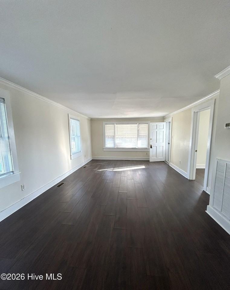 1212 Fisher St - Photo 2 of 8