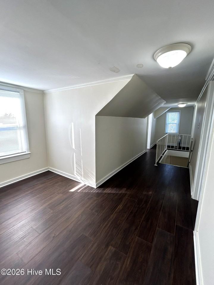 1212 Fisher St - Photo 6 of 8