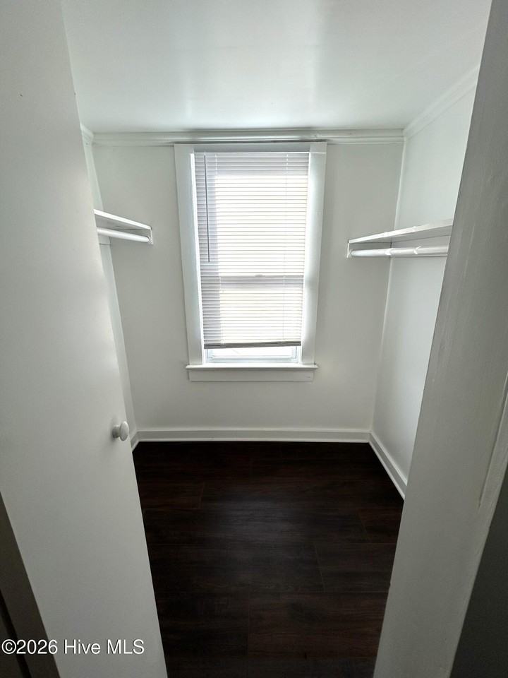 1212 Fisher St - Photo 7 of 8