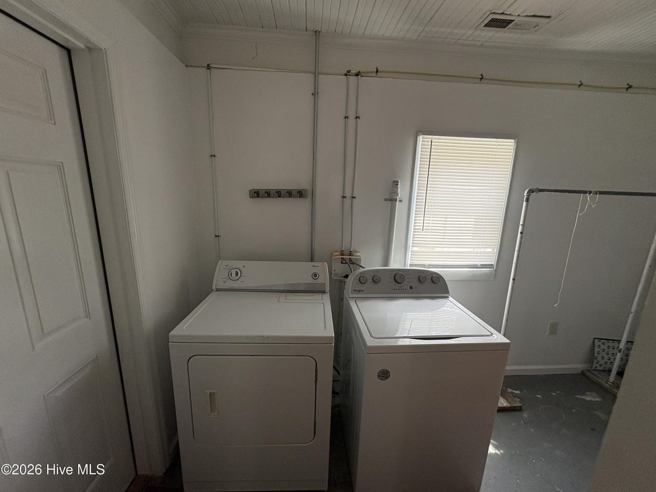 414 8th St - Photo 7 of 7