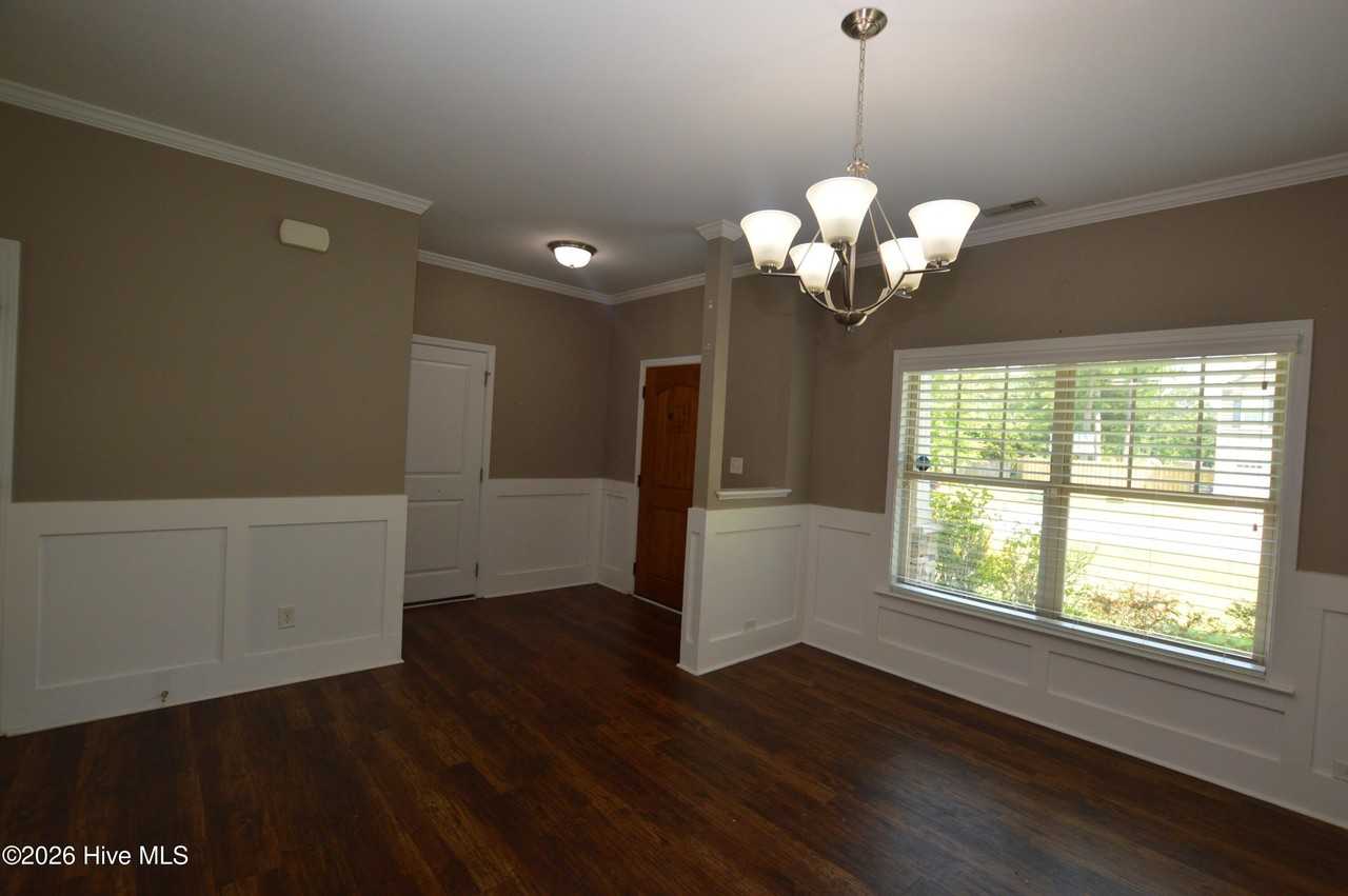 304 Vilas Way S - Photo 3 of 29