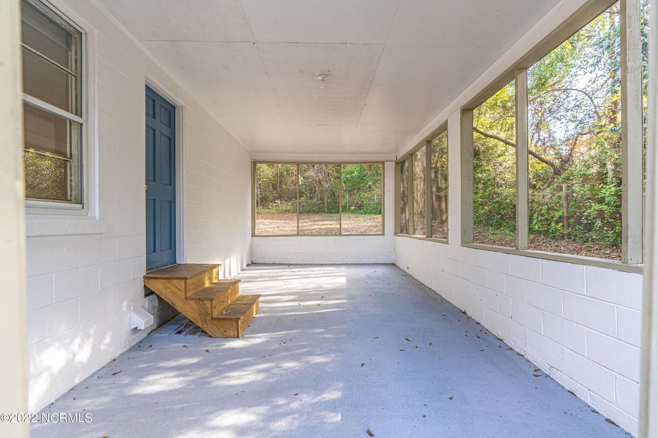 885 S Stephens St - Photo 2 of 33