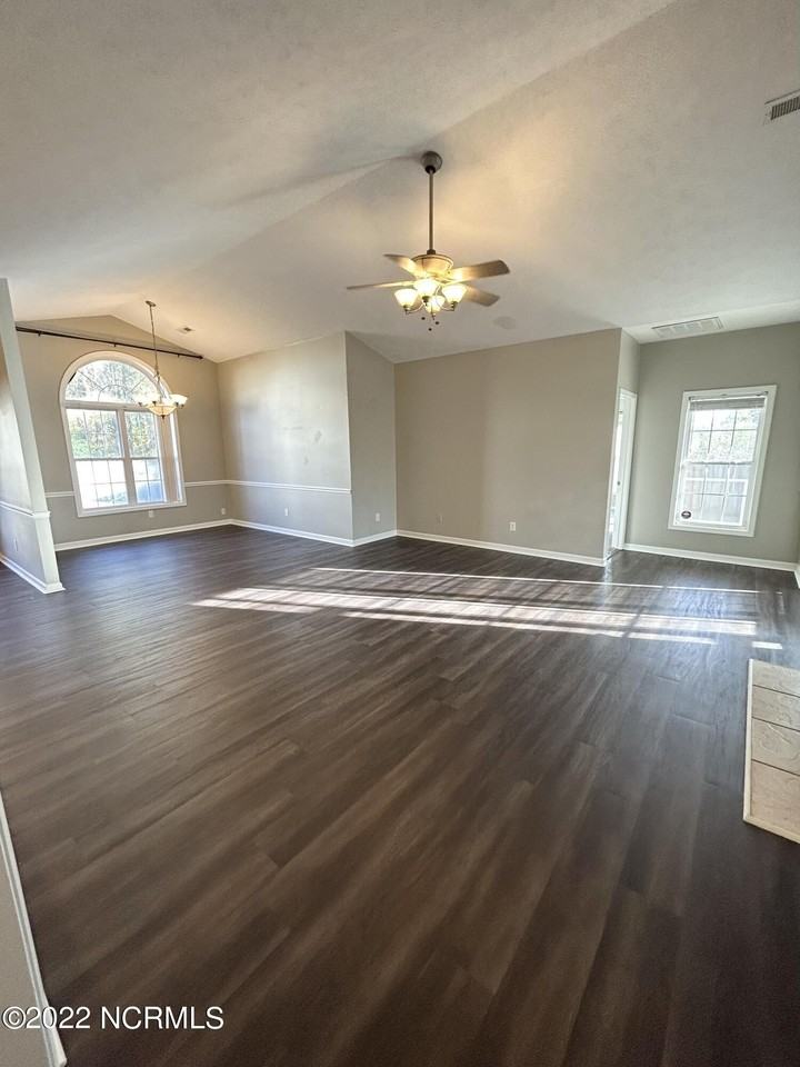 104 Dellview Ct - Photo 2 of 13