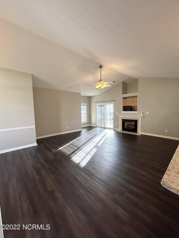 104 Dellview Ct - Photo 3 of 13