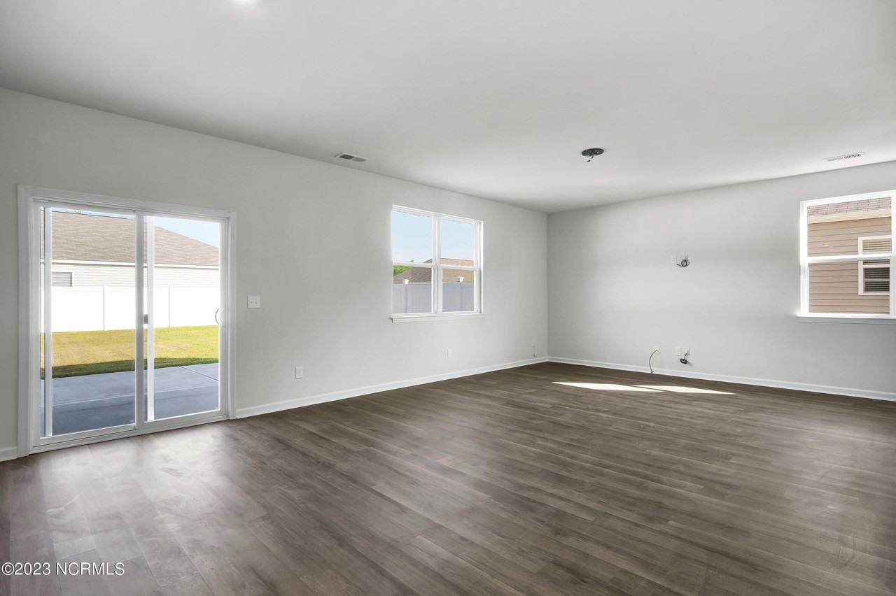 9098 St George Rd - Photo 3 of 30